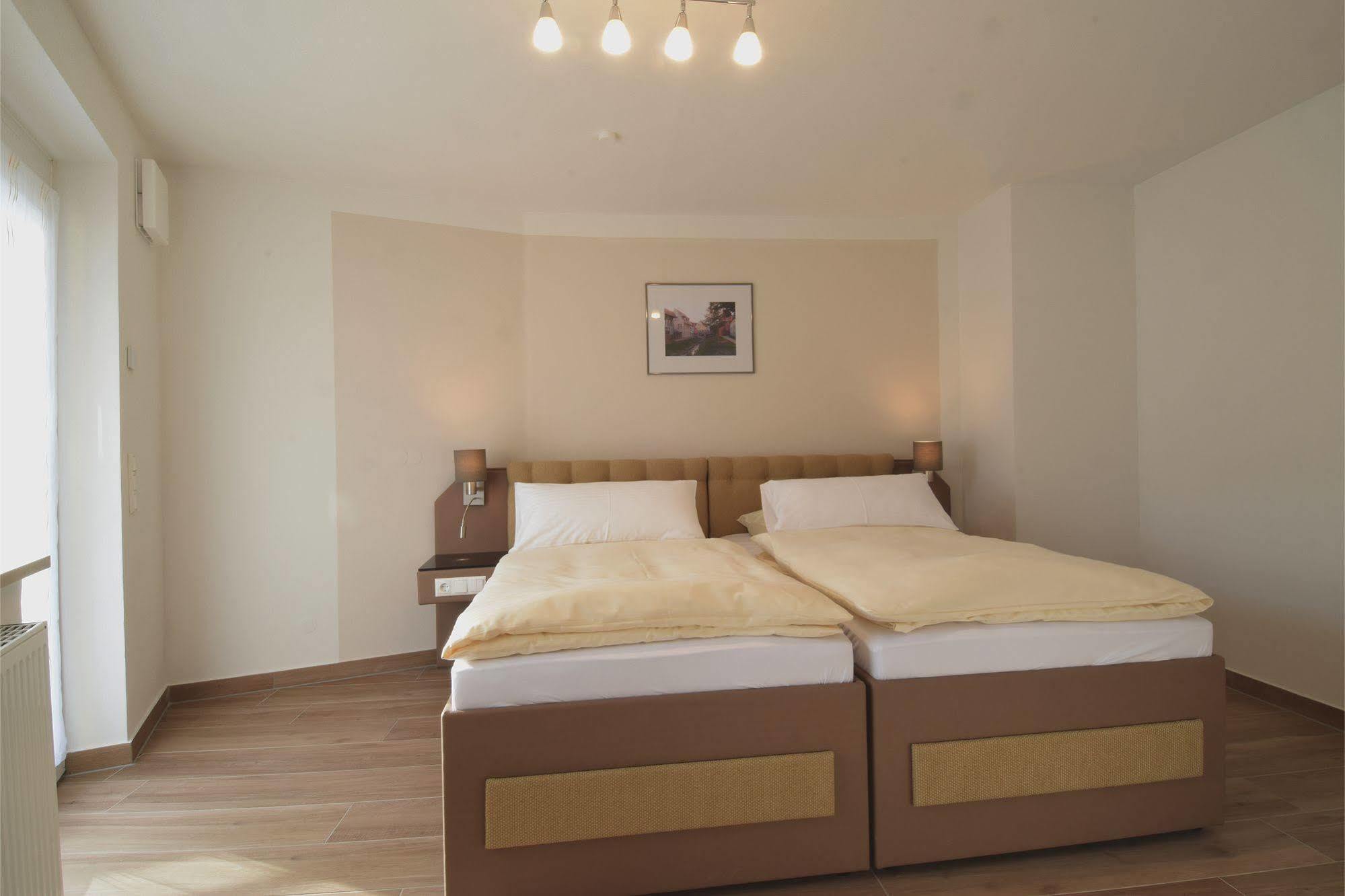 Aparthotel Donaustern 아스베그 외부 사진